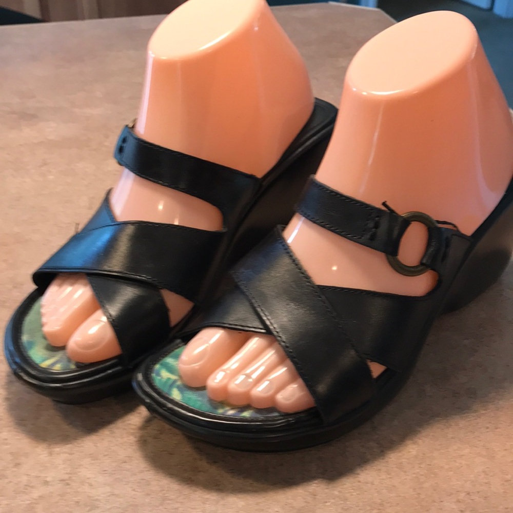 Liz Claiborne Black Leather Slip On Wedge Sandel